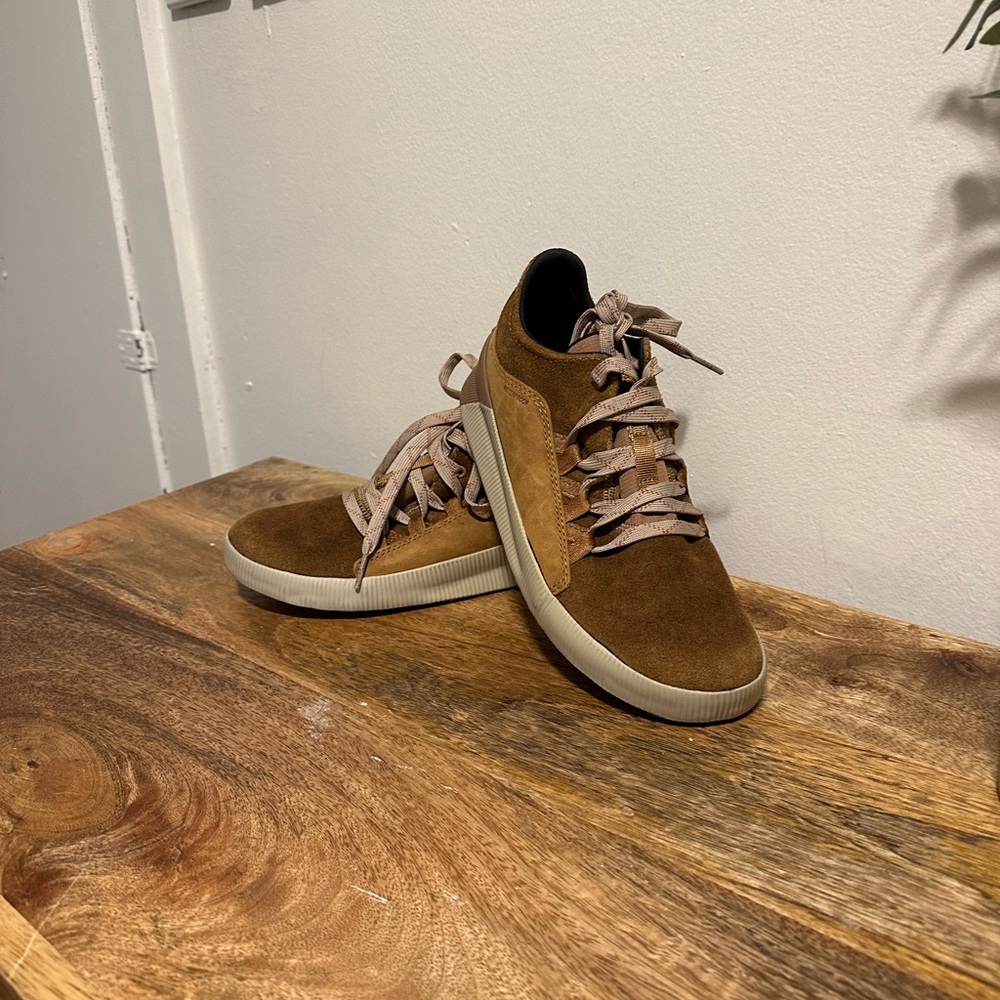 Women’s Sorel waterproof shoes 7.5 new without tags